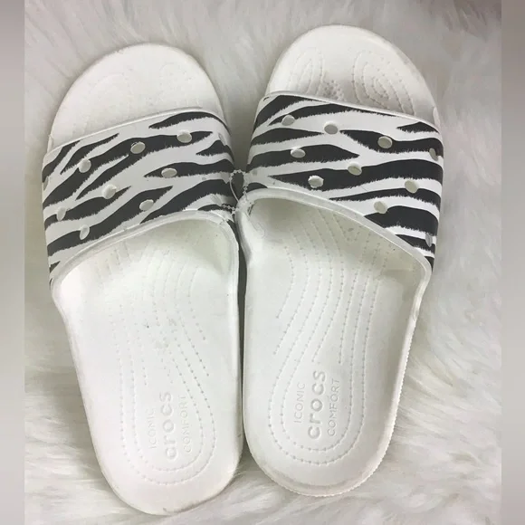 Crocs Women’s Size 9 Zebra Stripe Slides Black & White - Picture 4 of 4
